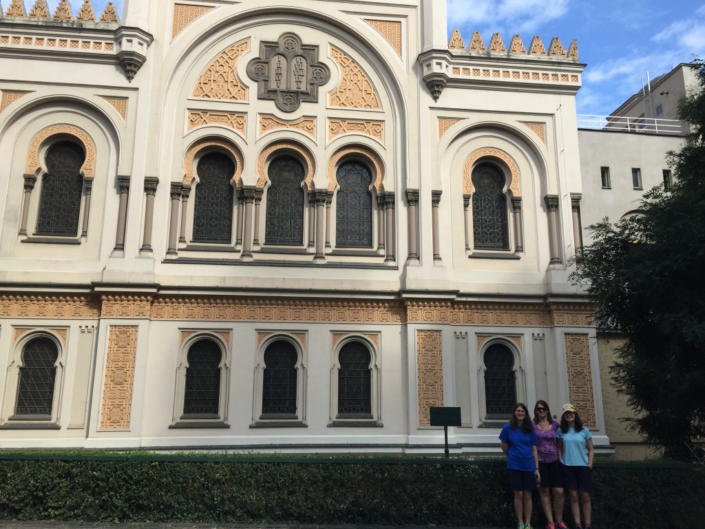 Touring around Josefov, the Jewish quarter in Prague